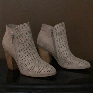 Carlos Ankle booties,cream color, never worn 6.5